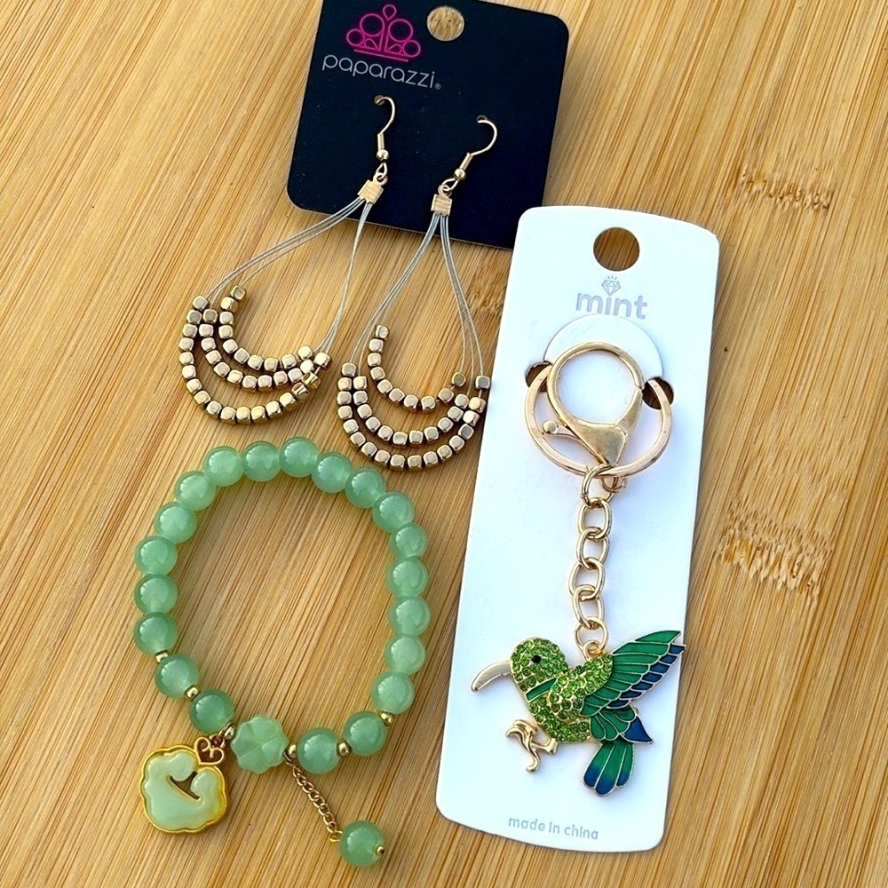 Brand New Jewelry Set Jade Beaded Bracelet Drop Earrings & Hummingbird Keychain